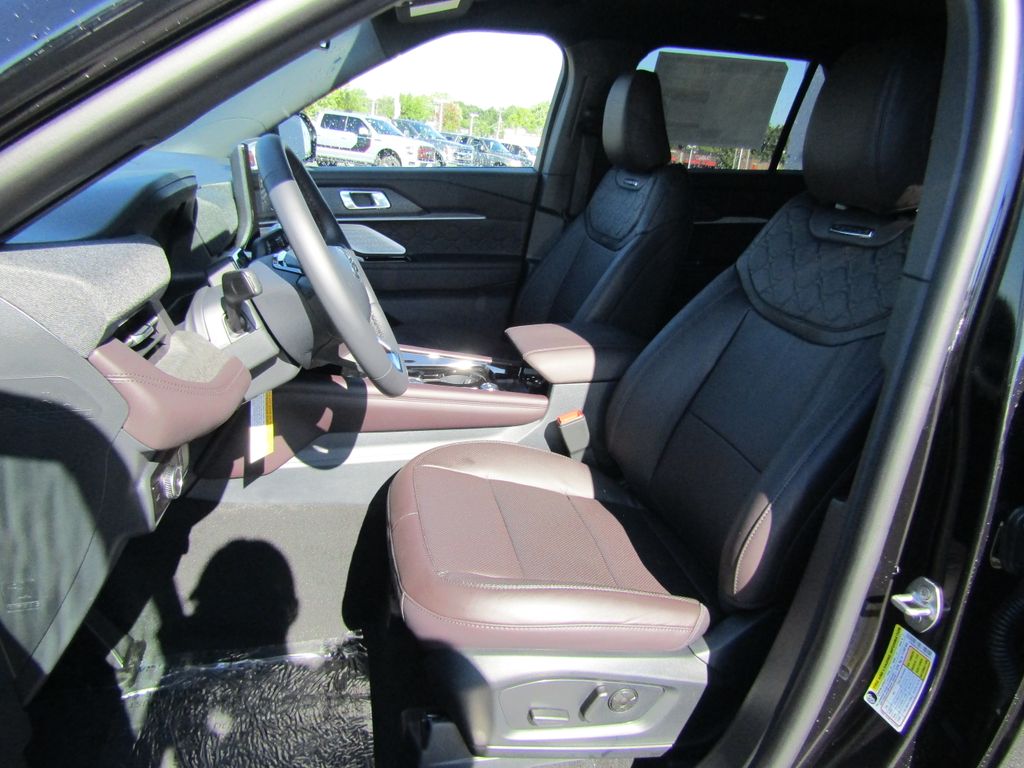 2025 Ford Explorer Platinum photo 9