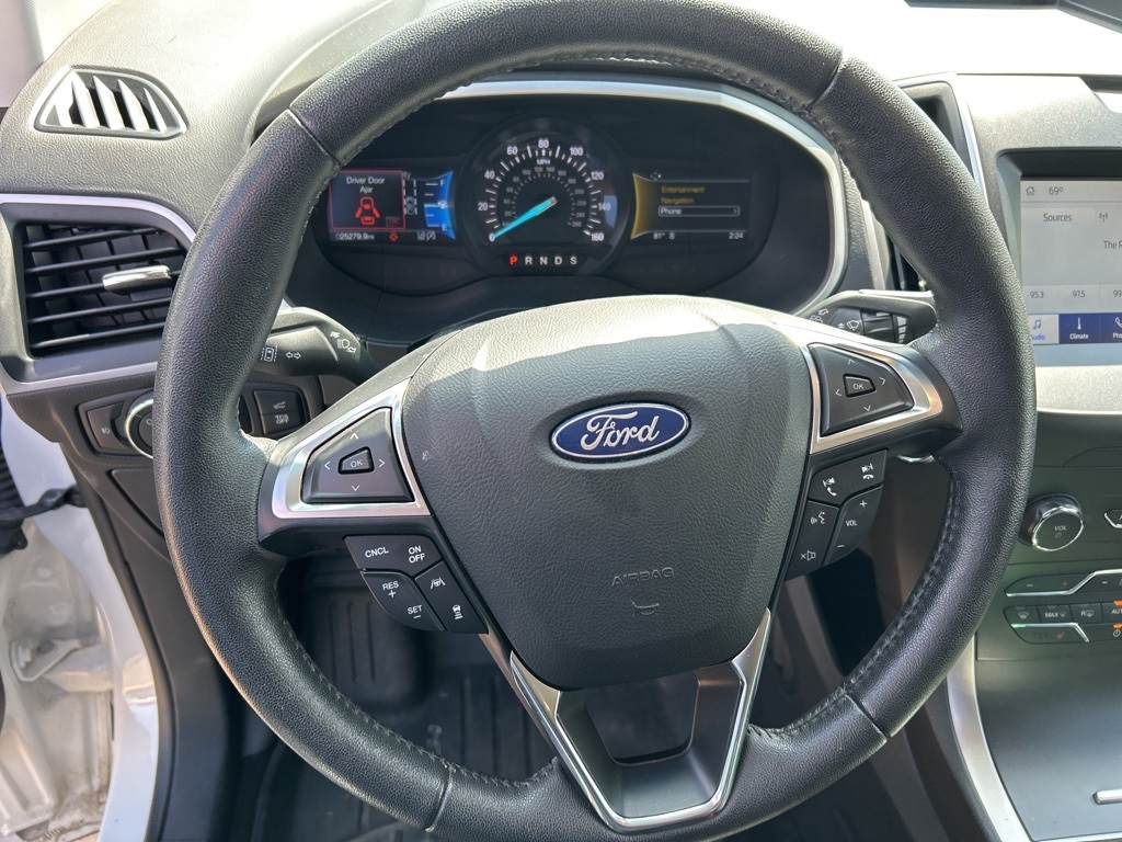 2020 Ford Edge SEL photo 14