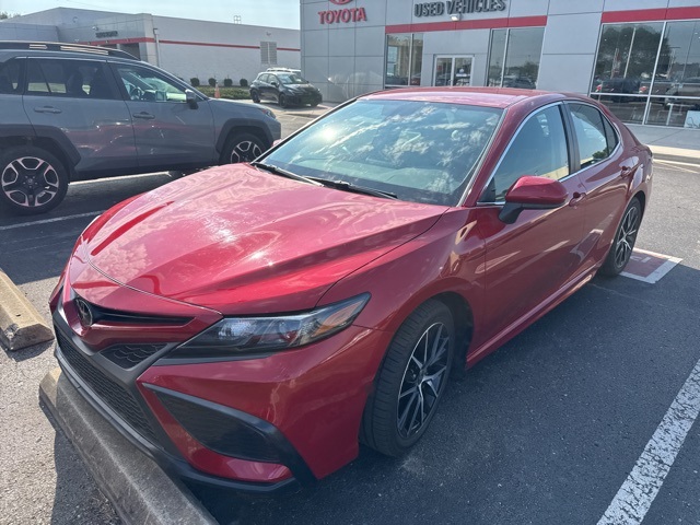 2021 Toyota Camry SE photo 2
