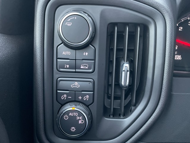 2024 Chevrolet Silverado 1500 Custom photo 13