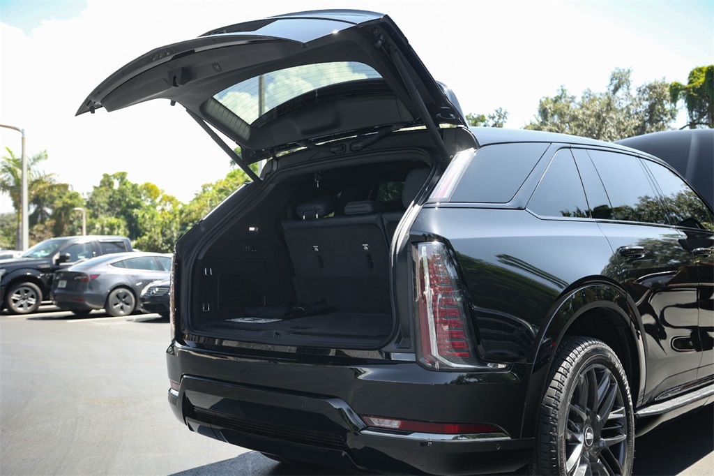 2025 Cadillac Escalade IQ Sport photo 14