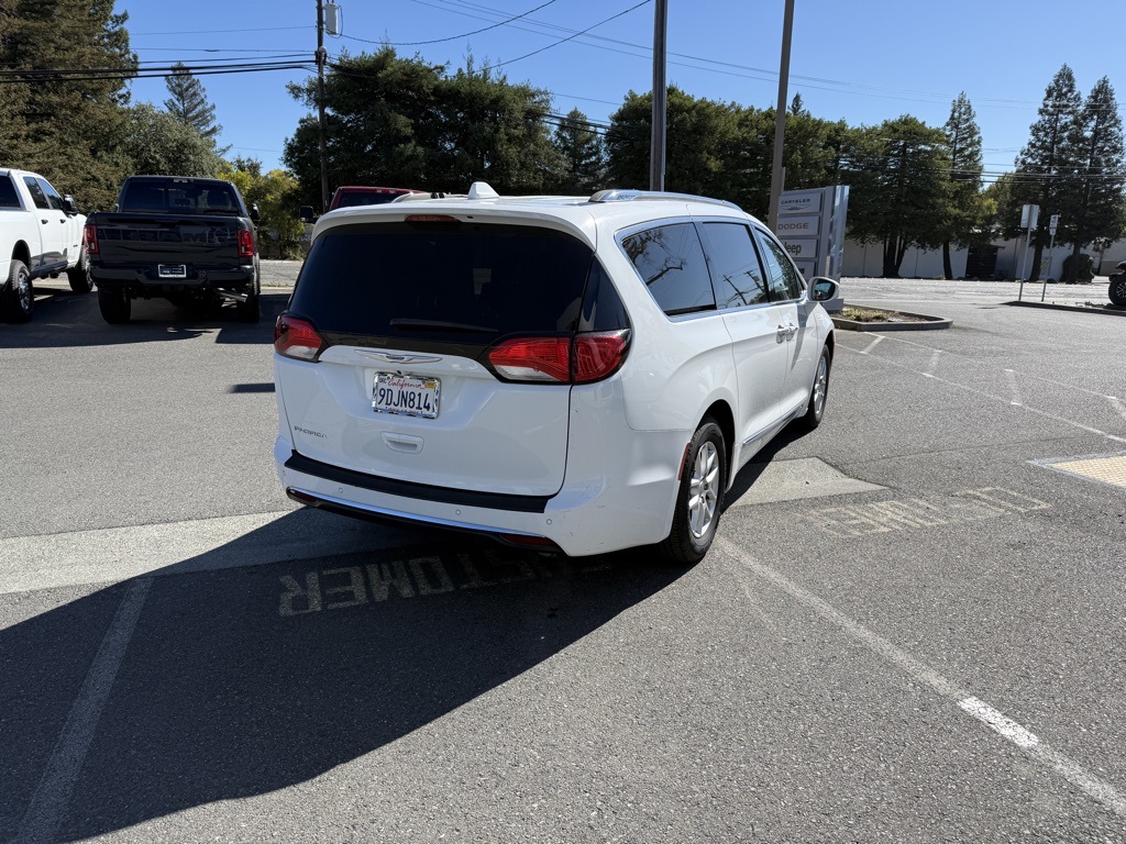 2020 Chrysler Pacifica Touring L photo 4