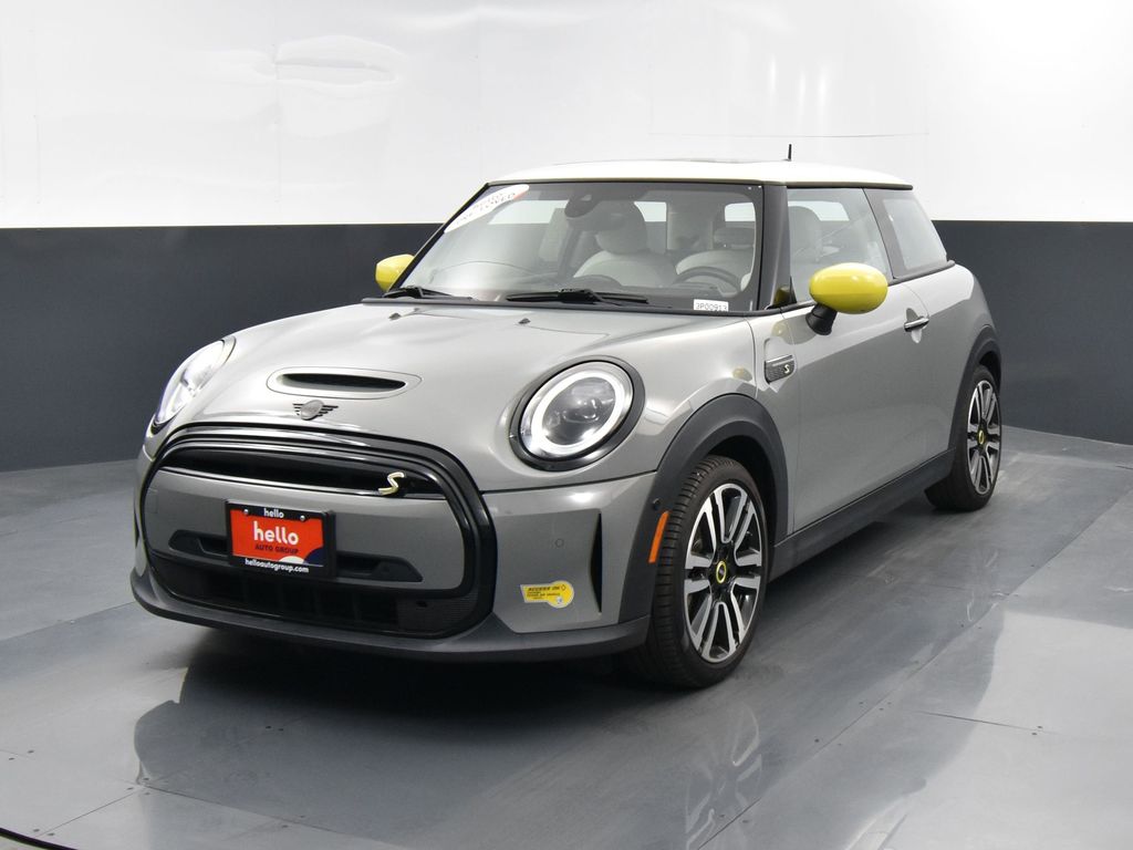2023 Mini Cooper SE Iconic photo 3
