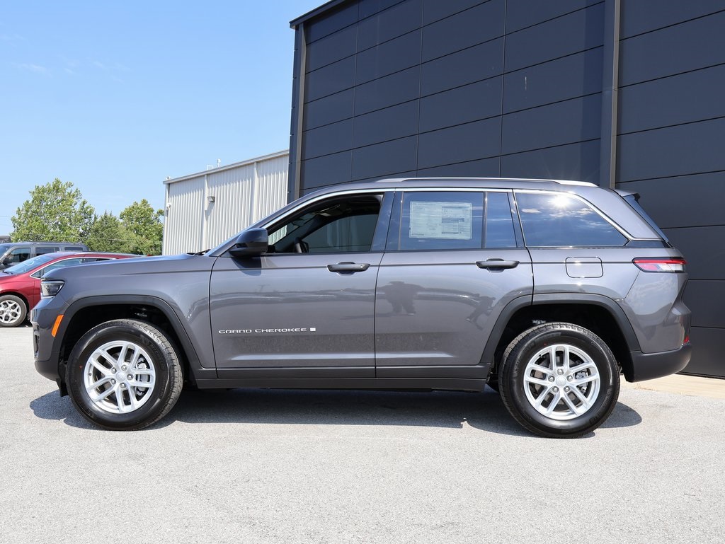 2025 Jeep Grand Cherokee Laredo X photo 2