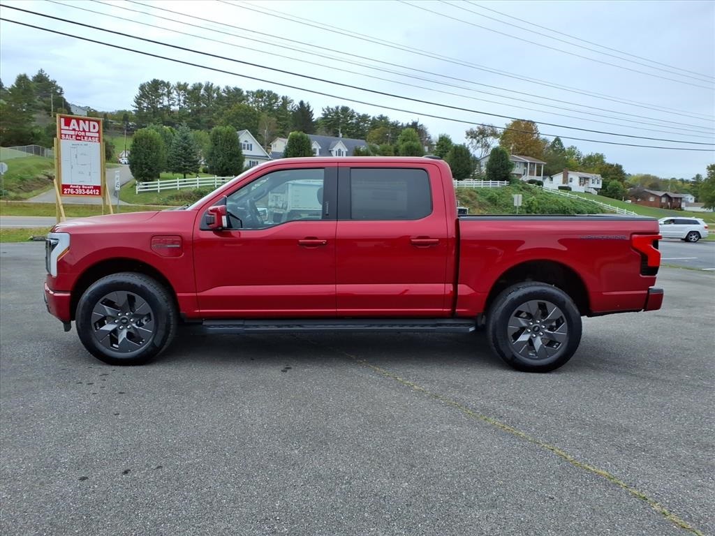 2023 Ford F-150 Lightning Lariat photo 2