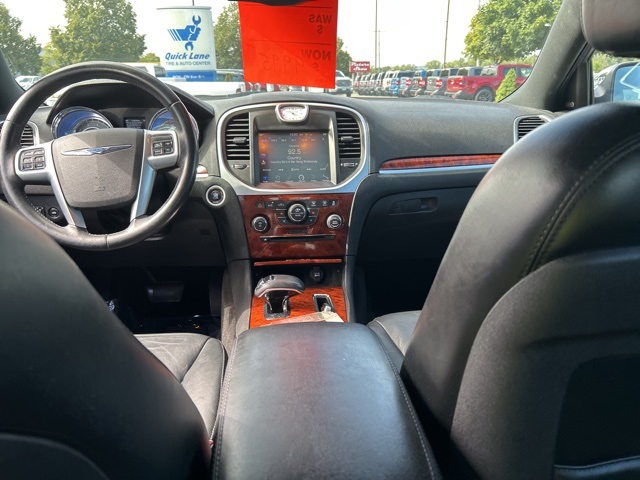 2012 Chrysler 300 Limited photo 11