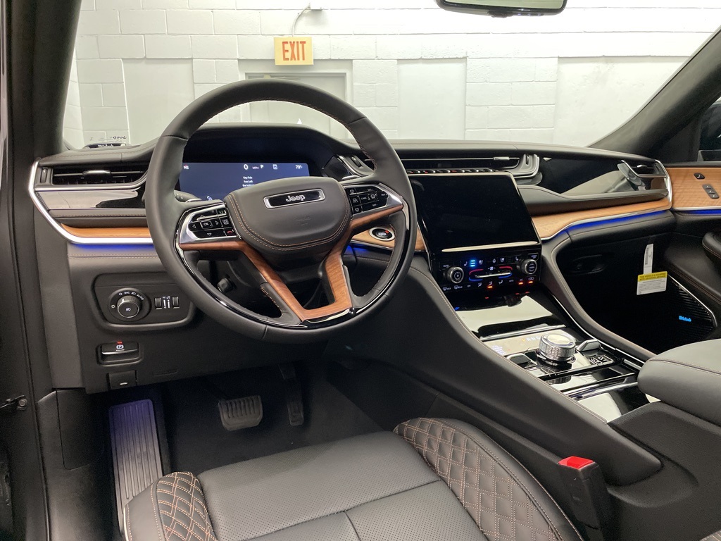 2025 Jeep Grand Cherokee L Summit Reserve photo 9