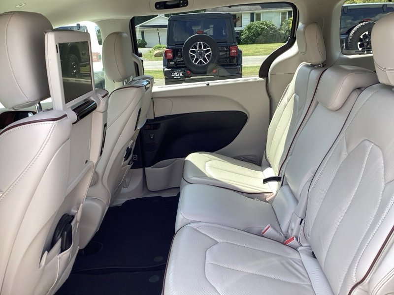 2018 Chrysler Pacifica Limited photo 14