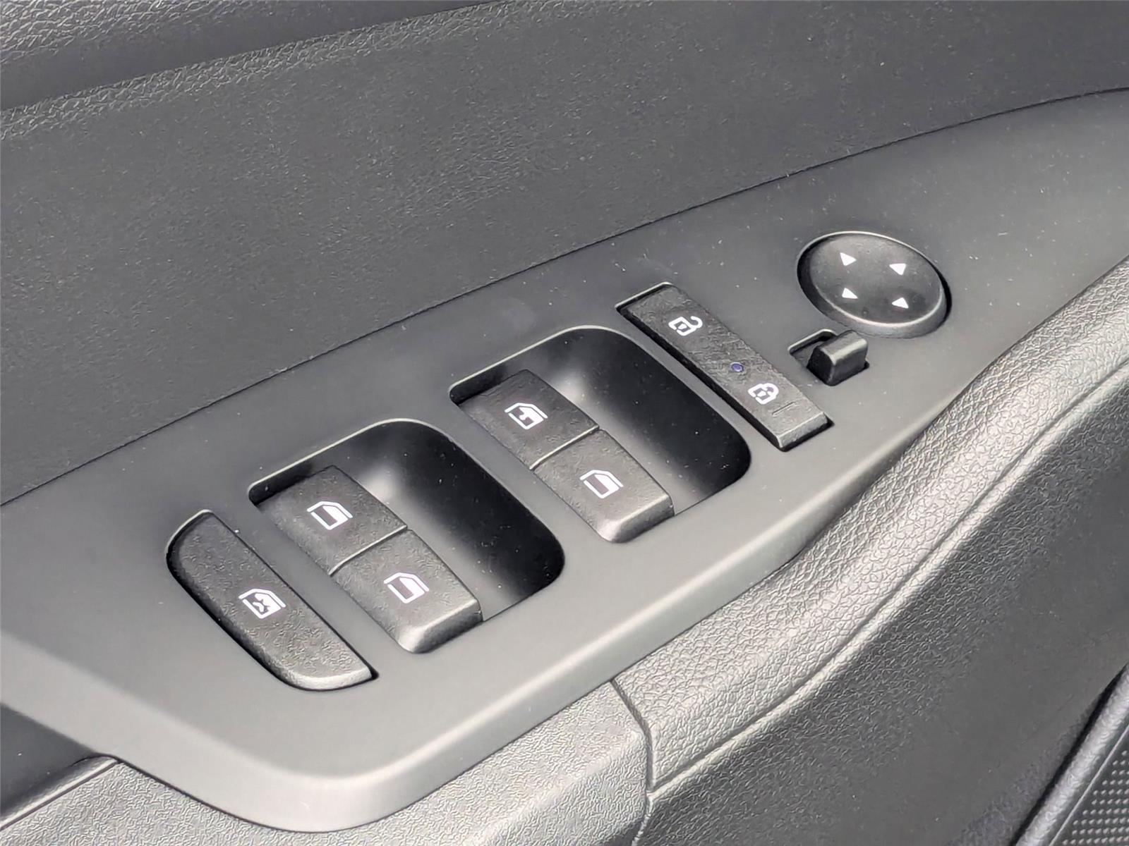 2025 Kia Sportage Hybrid LX photo 13