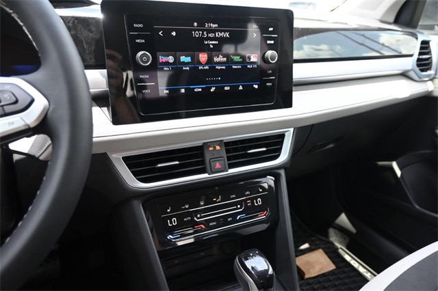 2025 Volkswagen Taos SE photo 12