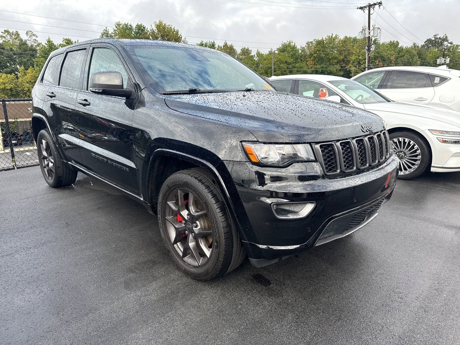 2021 Jeep Grand Cherokee Anniversary Edition photo 3