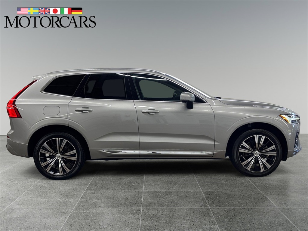 2023 Volvo XC60 B5 Plus photo 2
