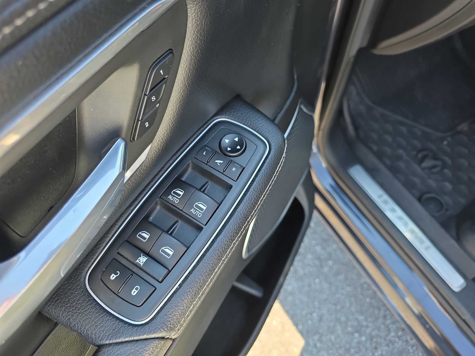 2020 Ram 1500 Laramie photo 29