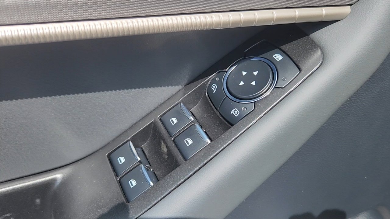 2025 Ford Explorer photo 6