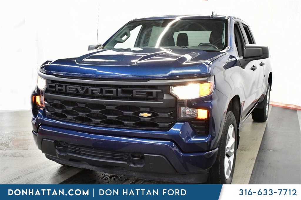 2022 Chevrolet Silverado Custom's photo