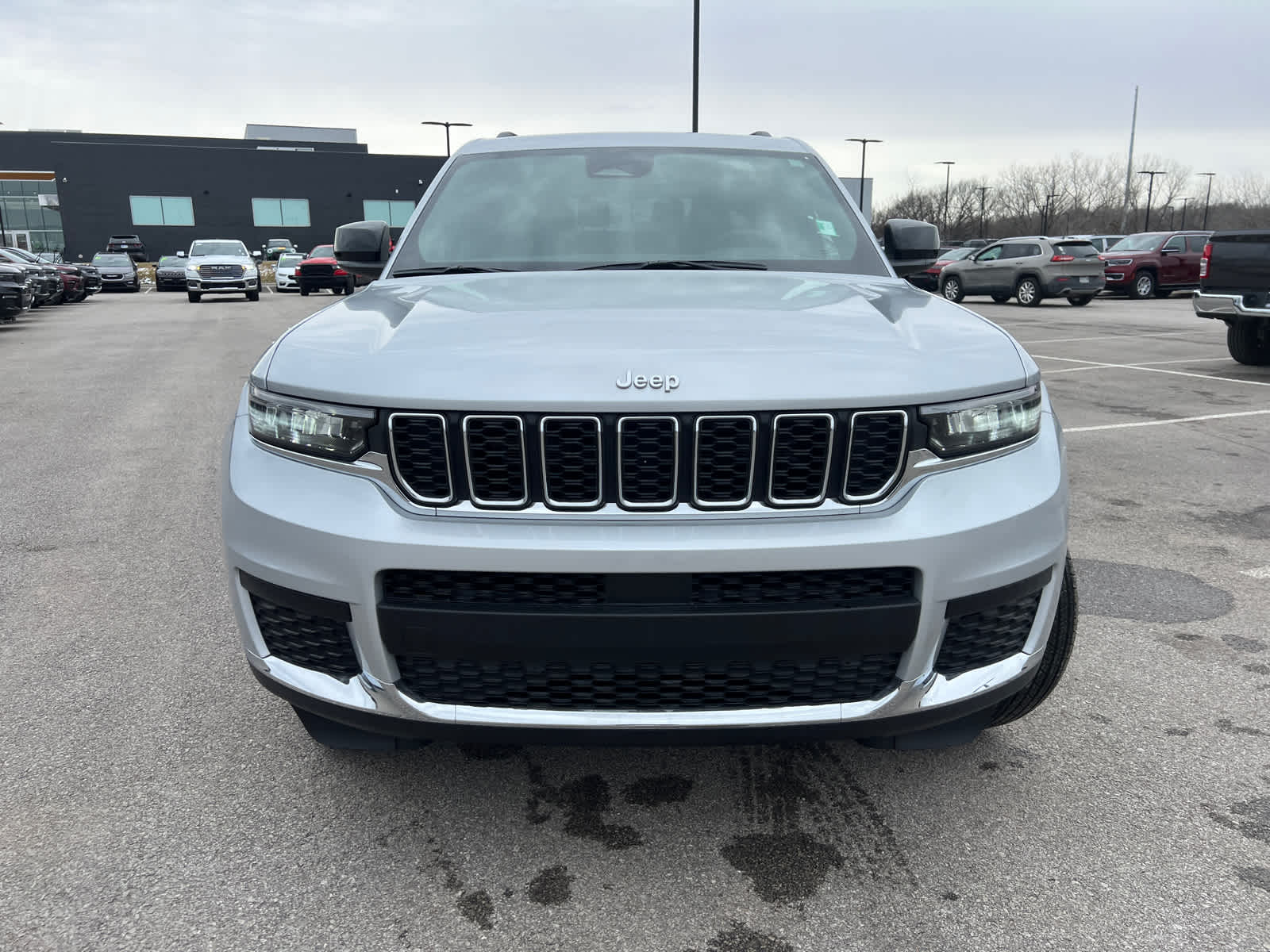 2025 Jeep Grand Cherokee Laredo X photo 2