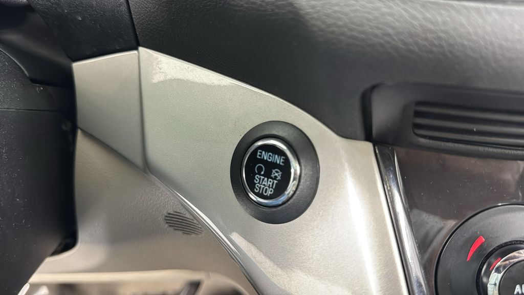 2014 Ford C-Max Hybrid SEL photo 23