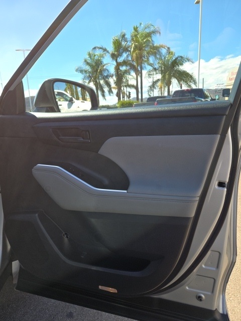 2021 Toyota Highlander L photo 41