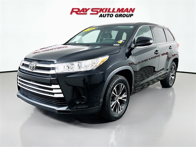 2018 Toyota Highlander LE photo 3