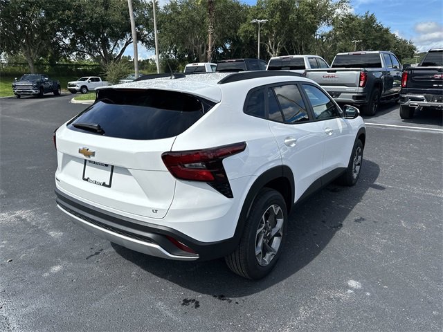 2025 Chevrolet Trax LT photo 3