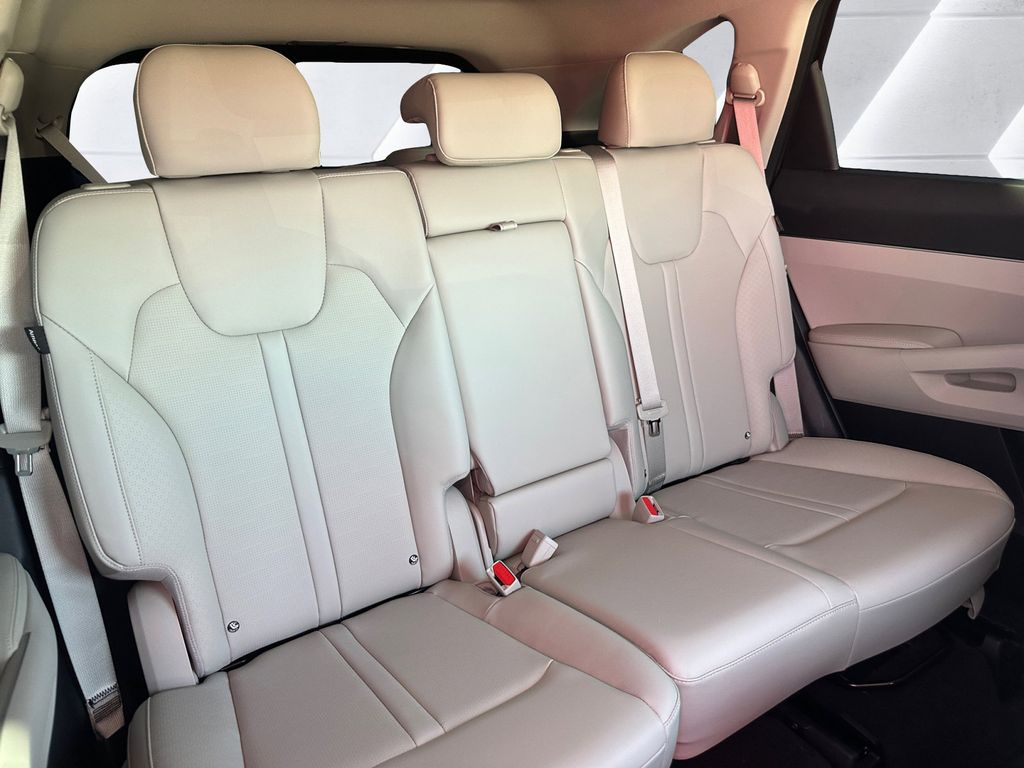 2025 Kia Sorento S photo 14