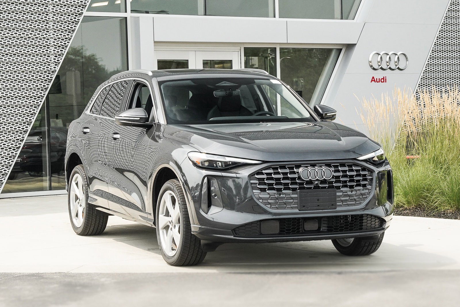 2025 Audi Q5 Premium Plus photo 2