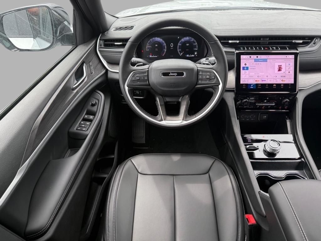 2025 Jeep Grand Cherokee Limited photo 4