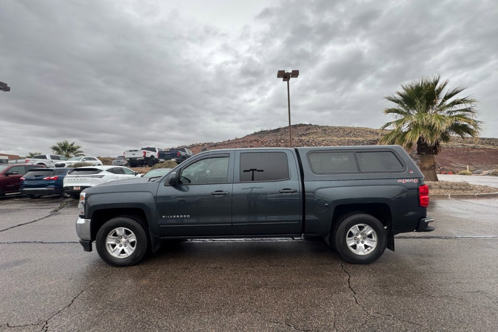 2017 Chevrolet Silverado 1500 LT photo 2