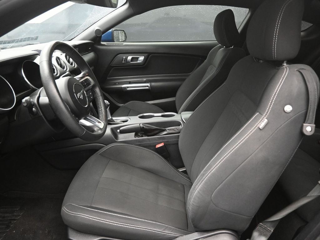 2022 Ford Mustang EcoBoost photo 25