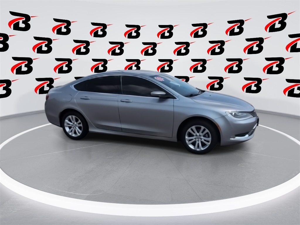 2017 Chrysler 200 Limited photo 2