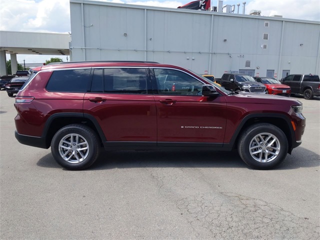 2025 Jeep Cherokee Laredo photo 8