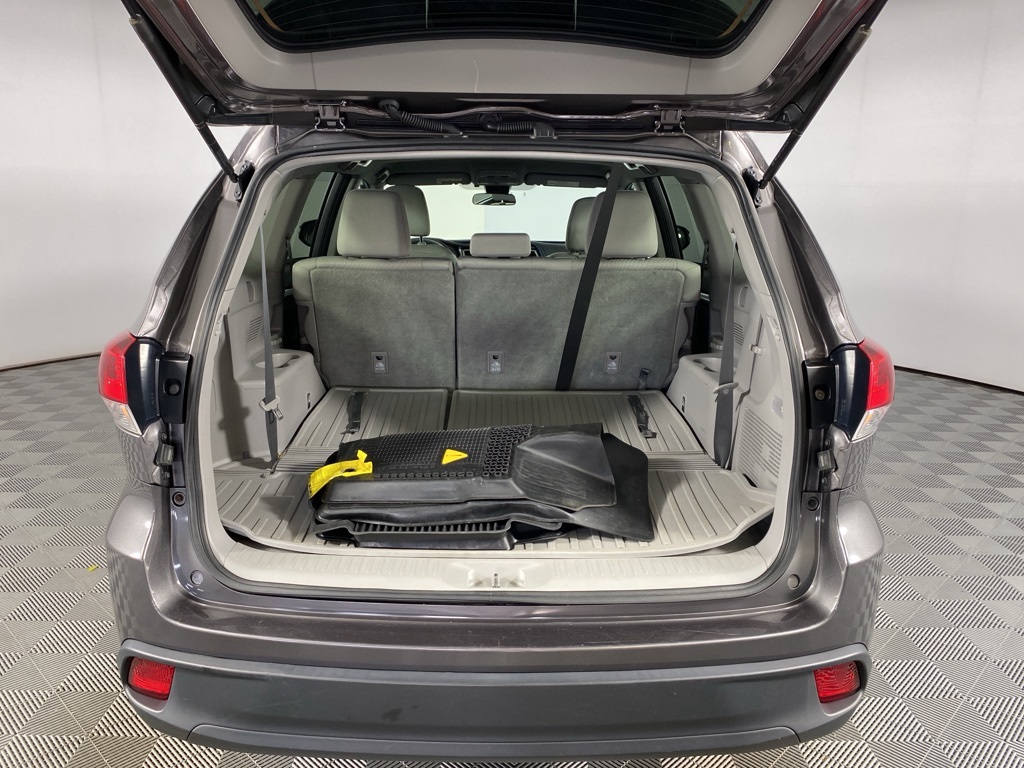 2018 Toyota Highlander LE photo 21