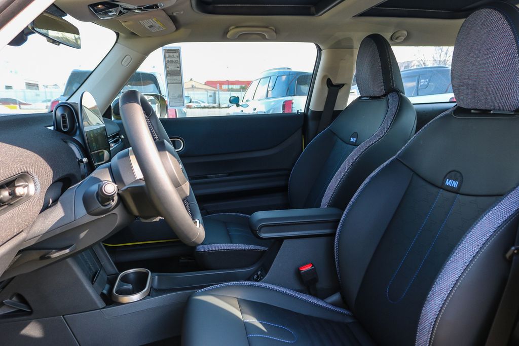 2025 Mini Cooper 2 Door Hardtop Signature photo 16
