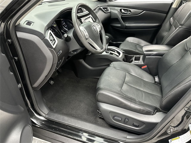2016 Nissan Rogue SL photo 2