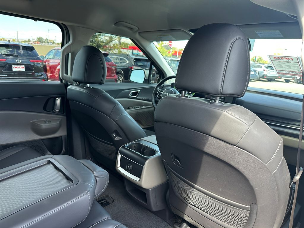 2025 Kia Carnival EX photo 17