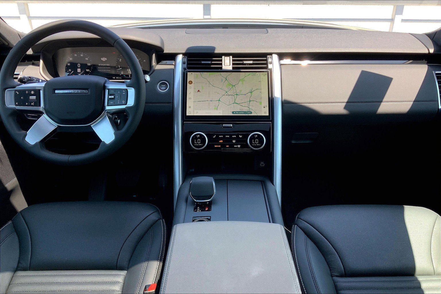 2025 Land Rover Discovery S photo 11