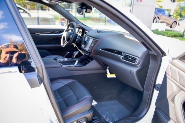 2024 Maserati Levante GT photo 24