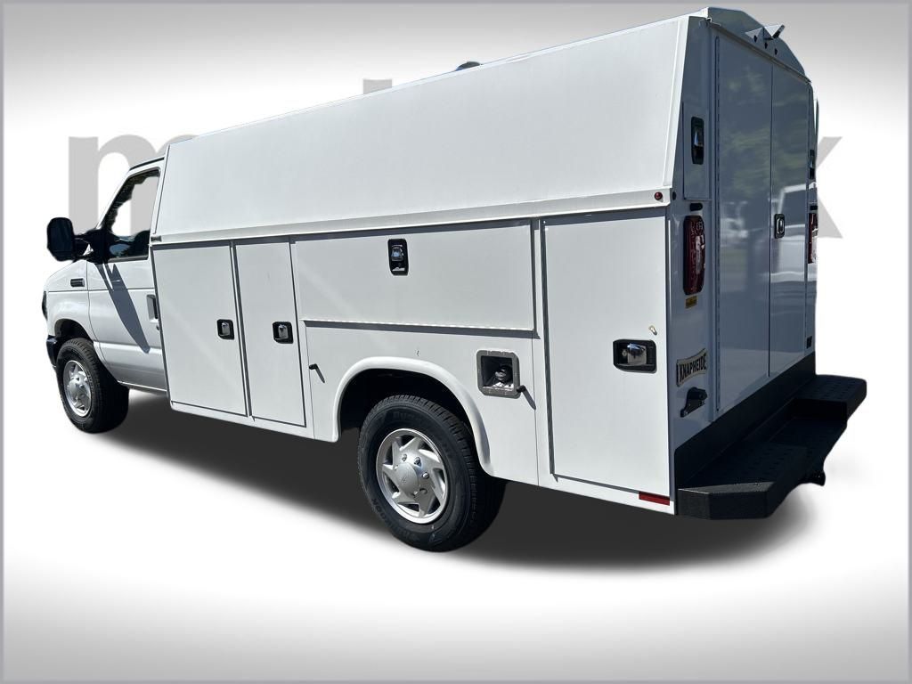 2025 Ford E-350 Base photo 4
