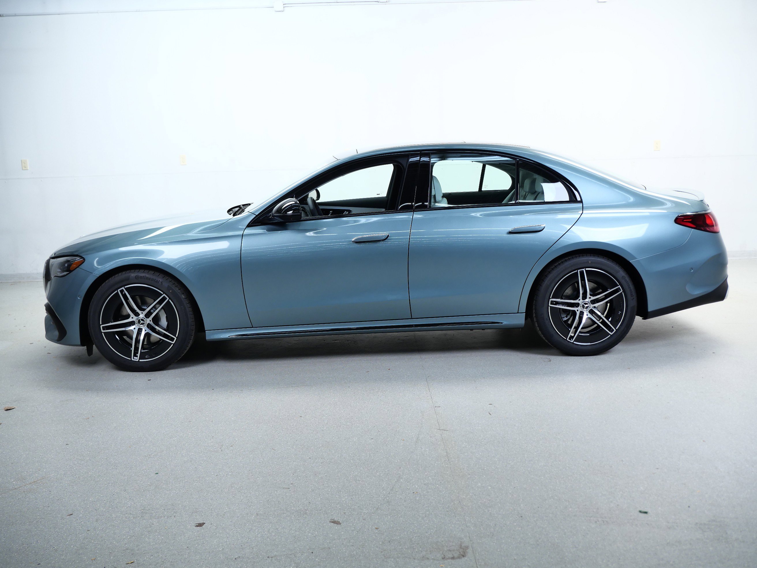 2026 Mercedes Benz E 350 4MATIC Sedan photo 4