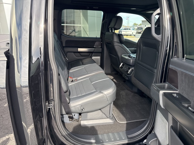 2024 Ford F-150 Platinum photo 27