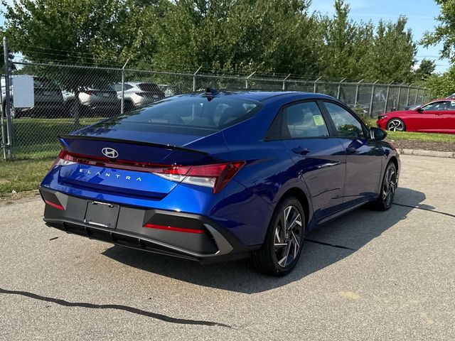 2025 Hyundai Elantra SEL Sport photo 5
