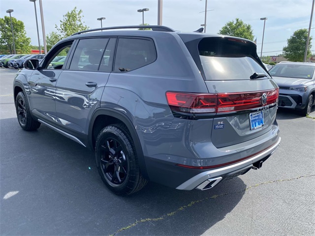 2025 Volkswagen Atlas Peak Edition SE photo 4