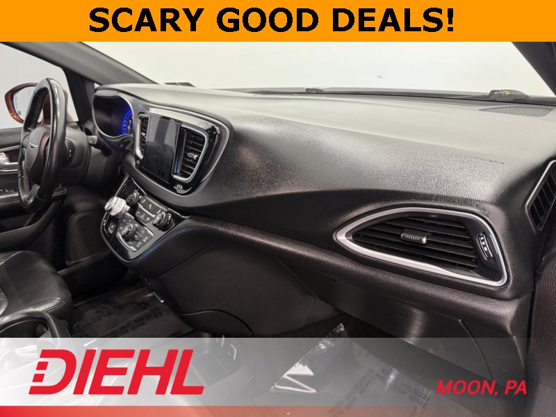 2018 Chrysler Pacifica Touring L photo 17