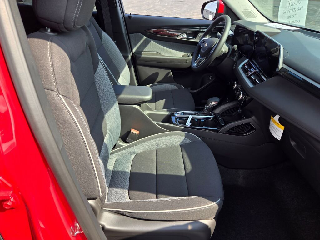 2026 Chevrolet Trailblazer LT photo 3