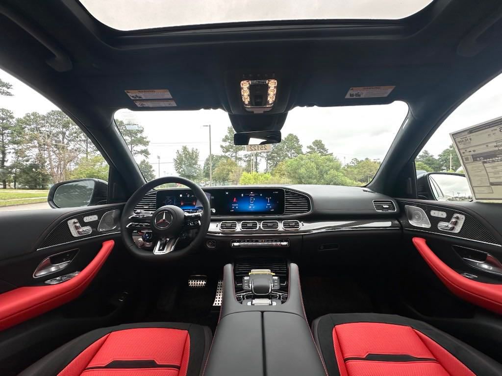2025 Mercedes Benz GLE 63 AMG 4MATIC photo 3