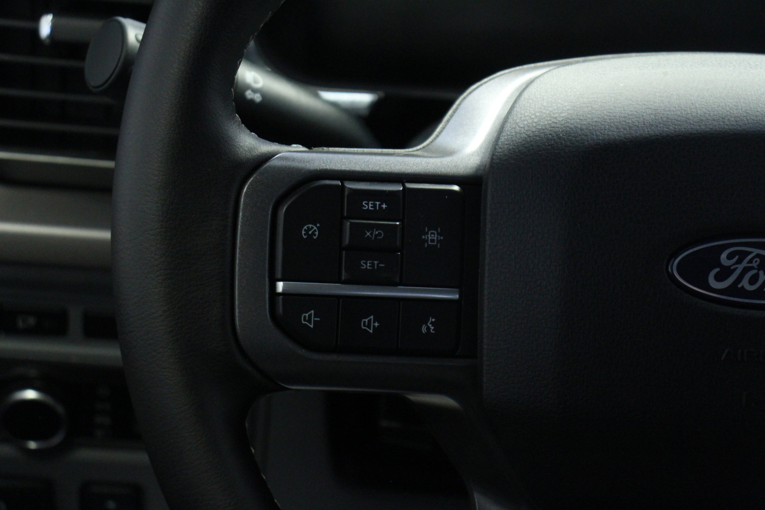 2024 Ford F-150 Lightning XLT photo 27