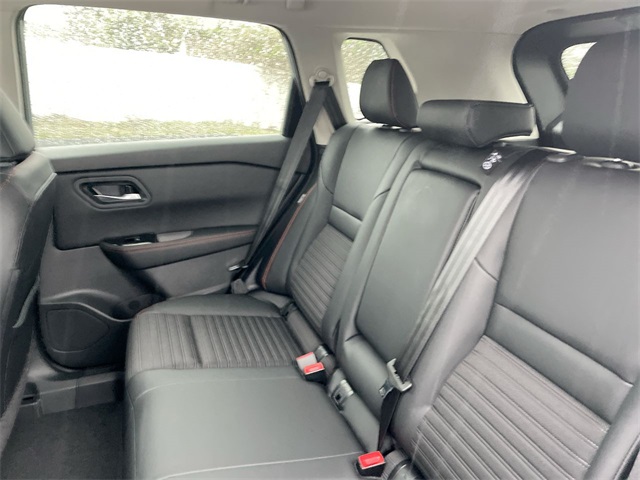 2025 Nissan Rogue SV photo 27