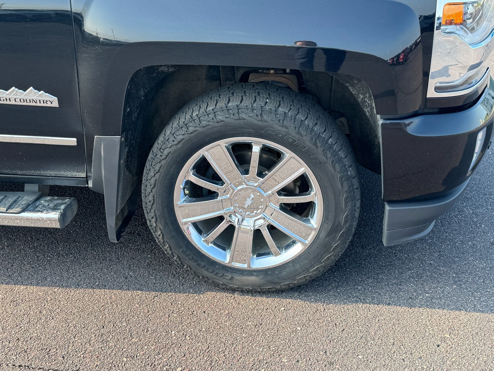 Used 2017 Chevrolet Silverado 1500 High Country with VIN 3GCUKTEC2HG501303 for sale in Luverne, Minnesota