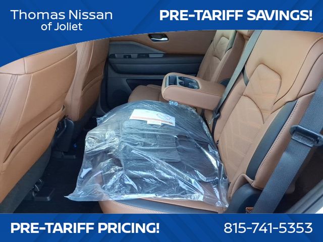 2025 Nissan Pathfinder Platinum photo 9