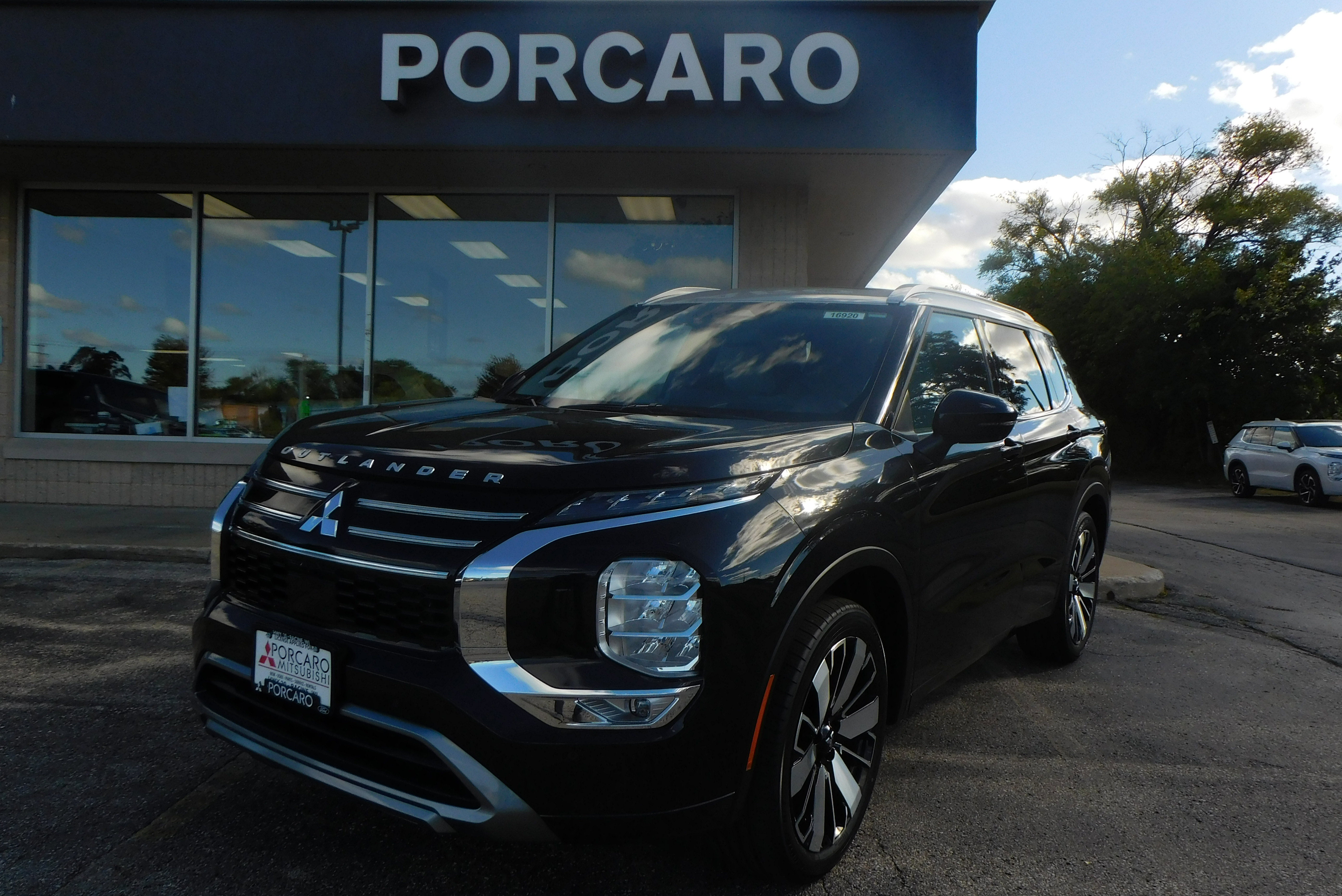 2025 Mitsubishi Outlander SEL Platinum Edition's photo